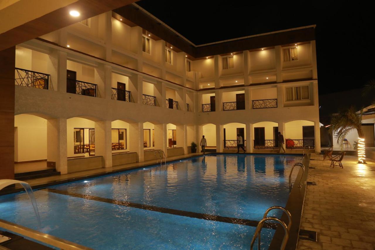The Riviera Ξενοδοχείο Theni Εξωτερικό φωτογραφία